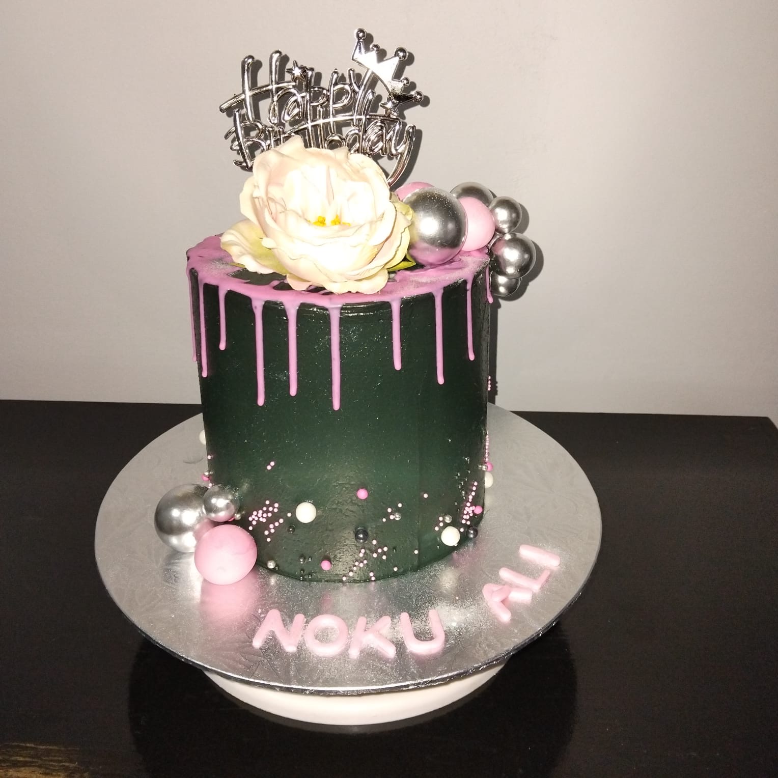 Midnight Floral Drip Cake — MN-001