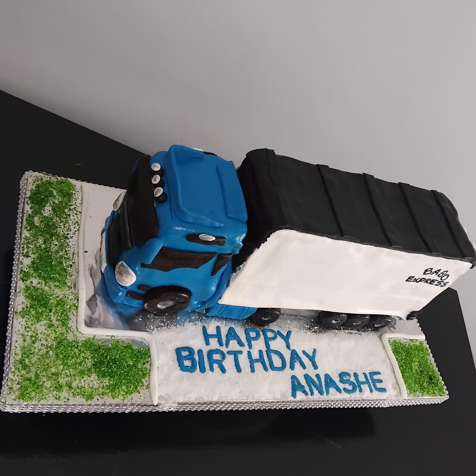 Delivery Truck Themed Cake — MN-011